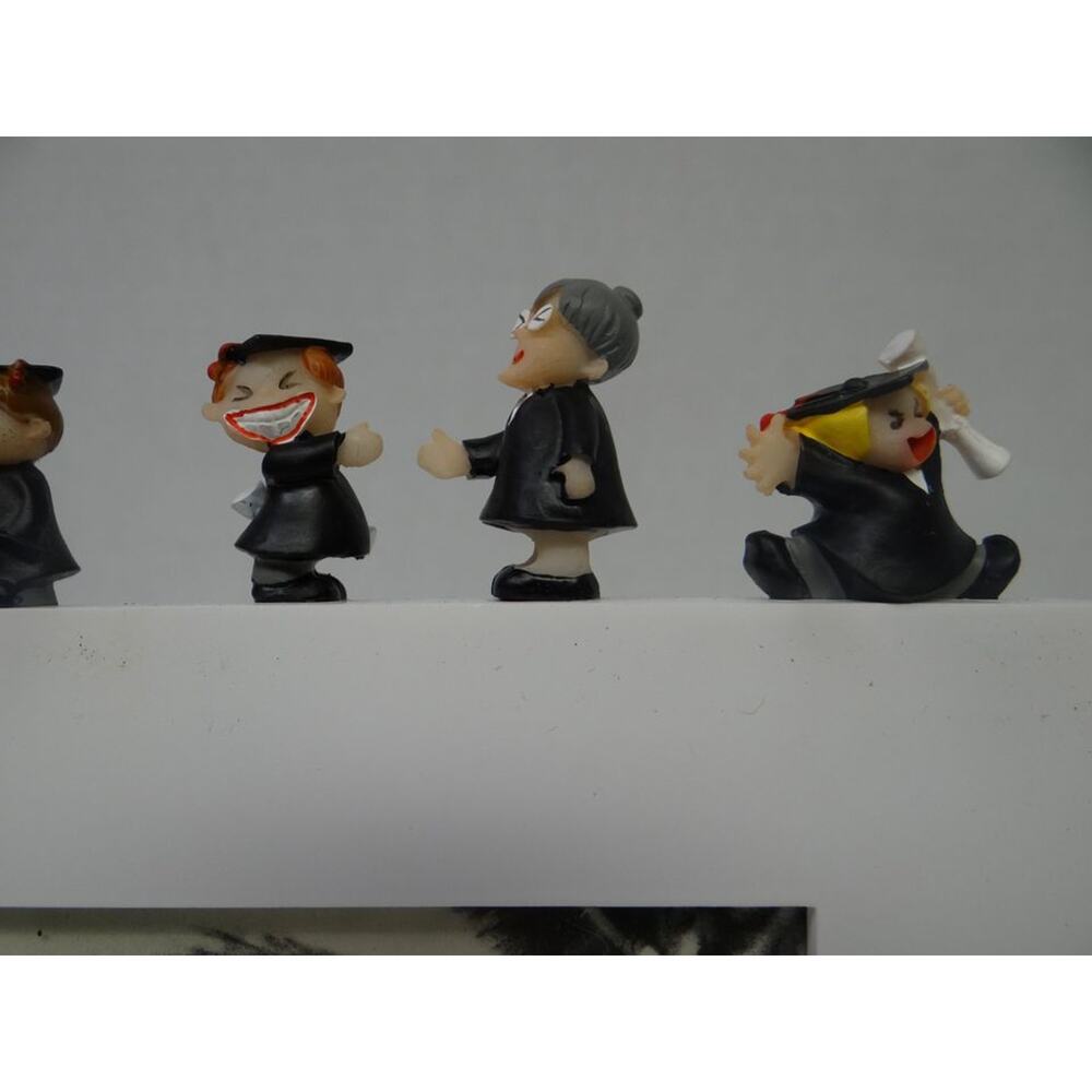Graduate Photo Frame, Fun Graduate Characters, Graduation Memories, NEW - Picture 3 of 4